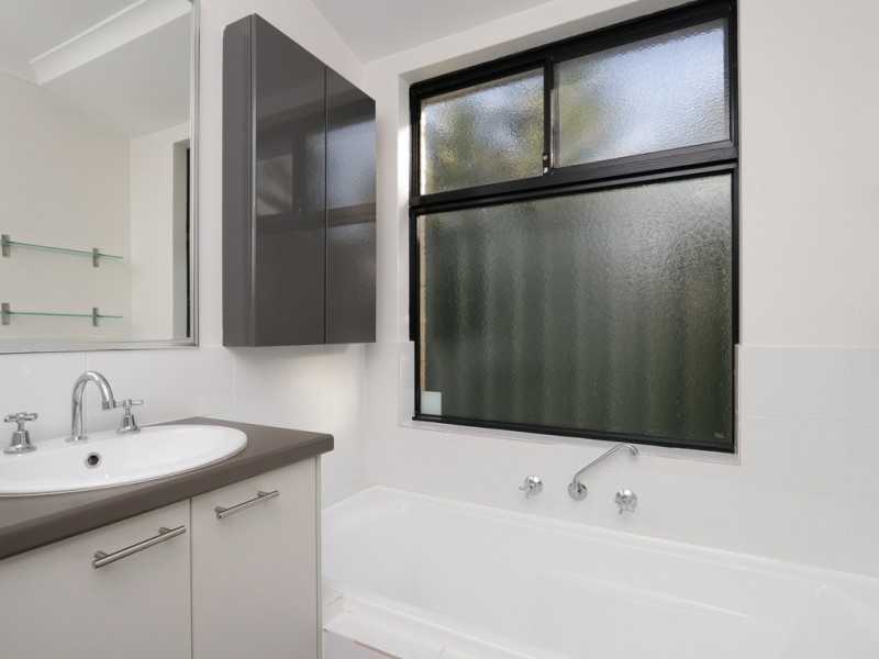 12 Tristram Lane, Wattle Grove WA 6107