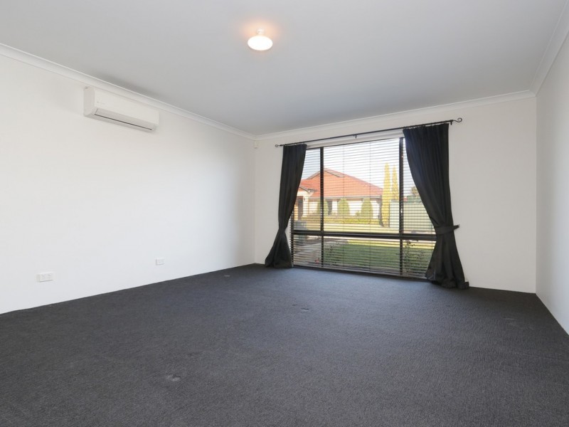 12 Tristram Lane, Wattle Grove WA 6107