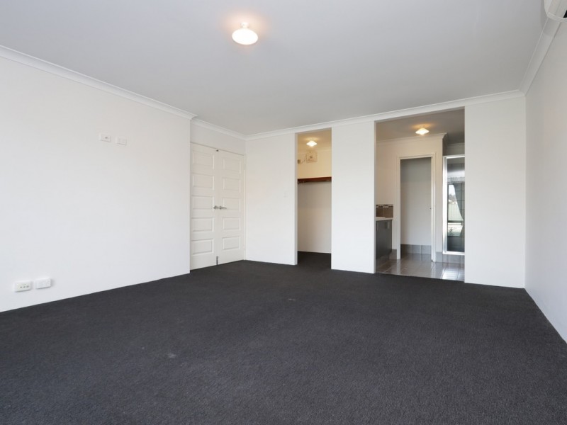 12 Tristram Lane, Wattle Grove WA 6107