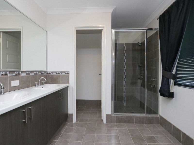 12 Tristram Lane, Wattle Grove WA 6107