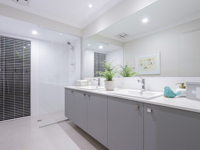 18 Whiteoak Way, Piara Waters WA 6112