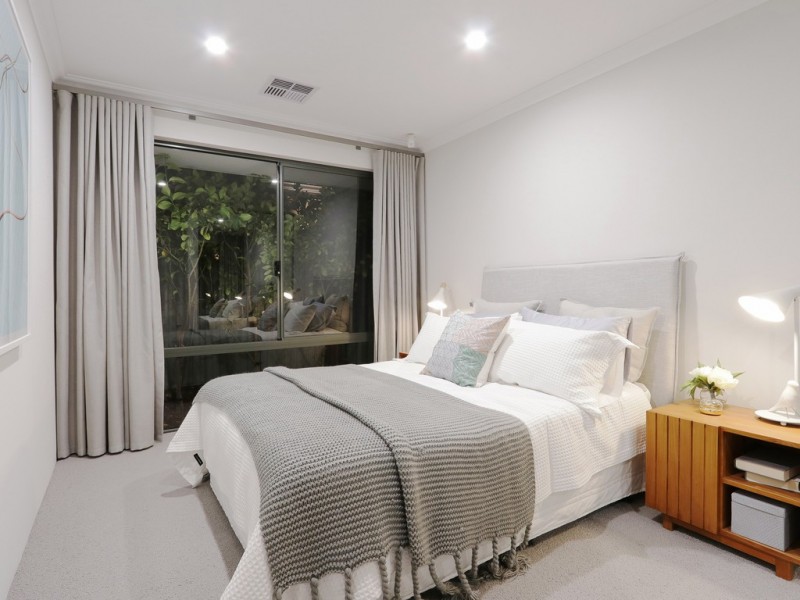 18 Whiteoak Way, Piara Waters WA 6112