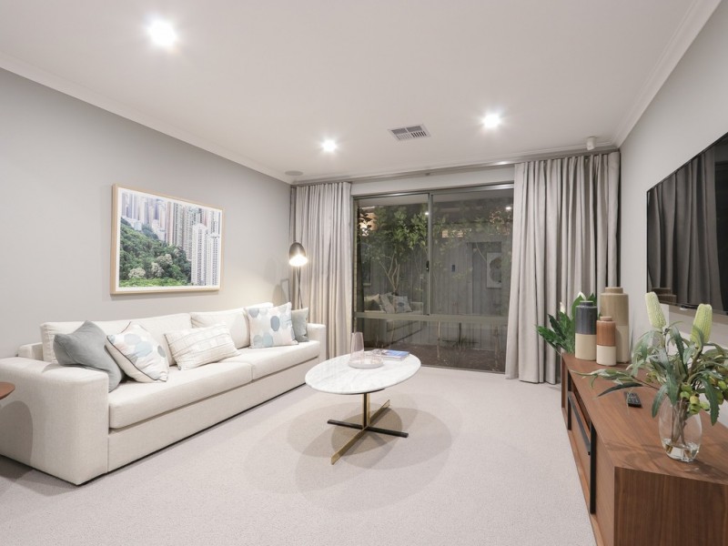 18 Whiteoak Way, Piara Waters WA 6112