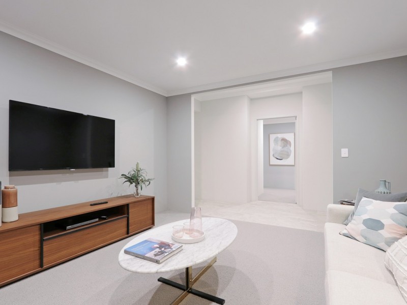 18 Whiteoak Way, Piara Waters WA 6112