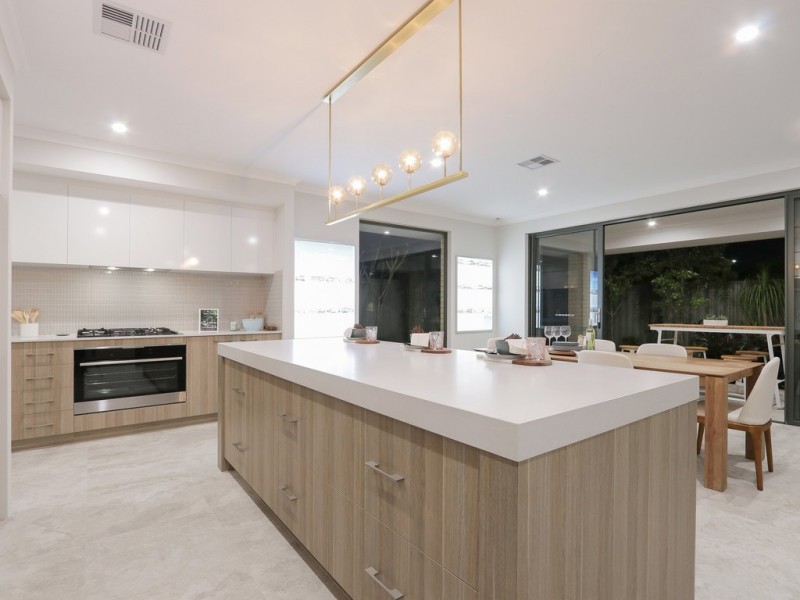 18 Whiteoak Way, Piara Waters WA 6112