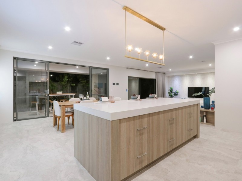 18 Whiteoak Way, Piara Waters WA 6112