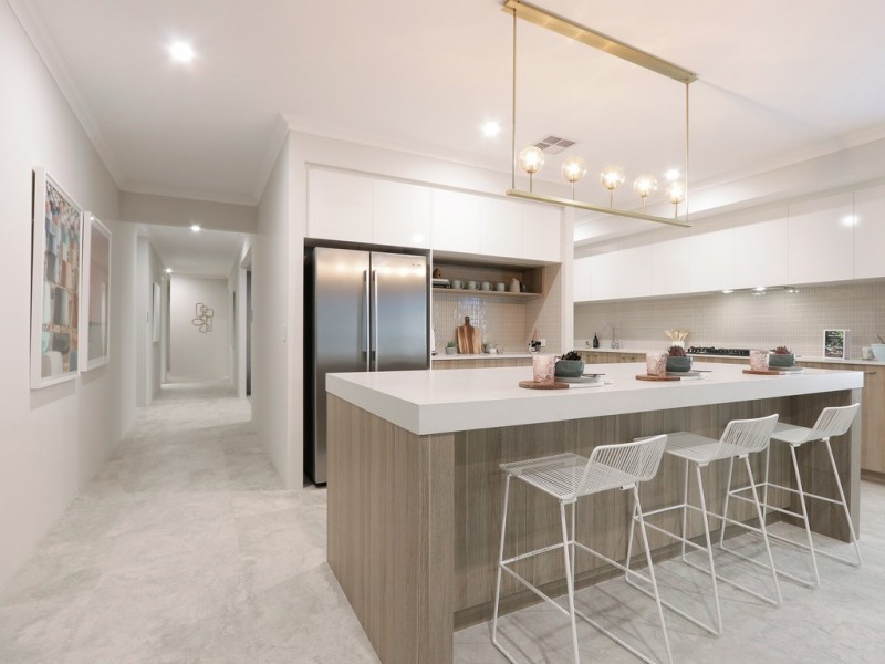 18 Whiteoak Way, Piara Waters WA 6112