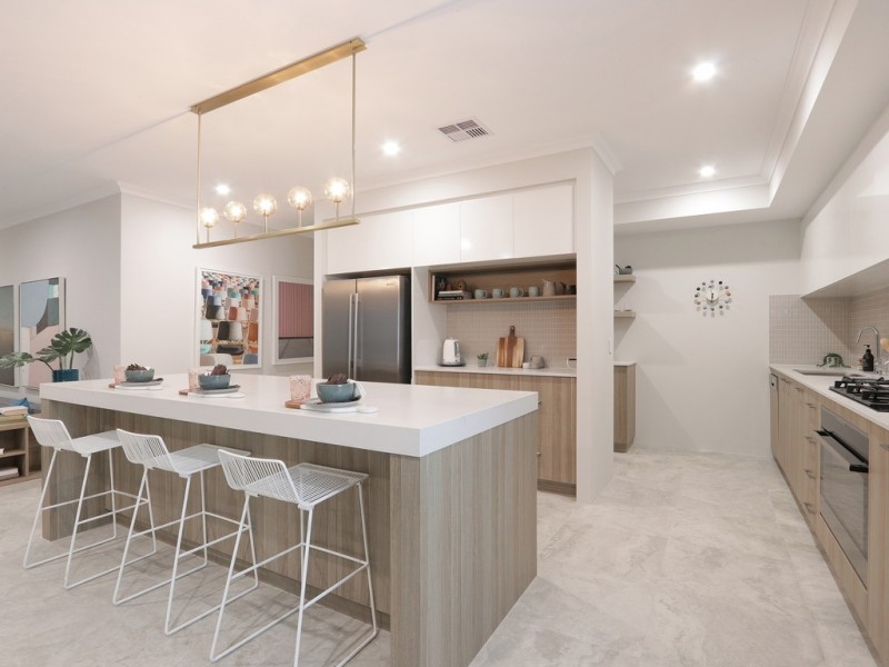 18 Whiteoak Way, Piara Waters WA 6112