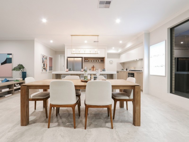 18 Whiteoak Way, Piara Waters WA 6112