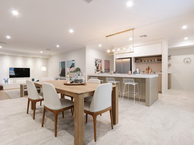 18 Whiteoak Way, Piara Waters WA 6112