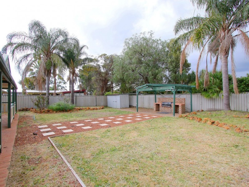 30 Clovertree Street, Maddington WA 6109