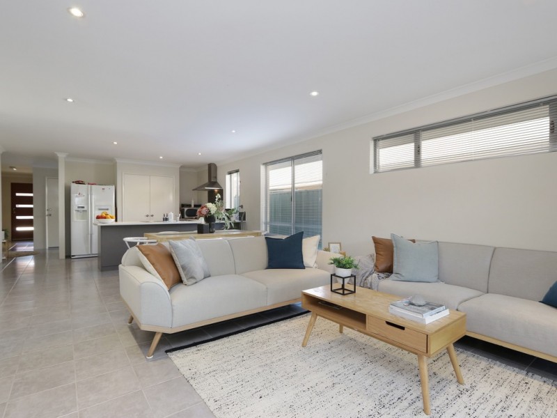 11 Walton Street, Queens Park WA 6107