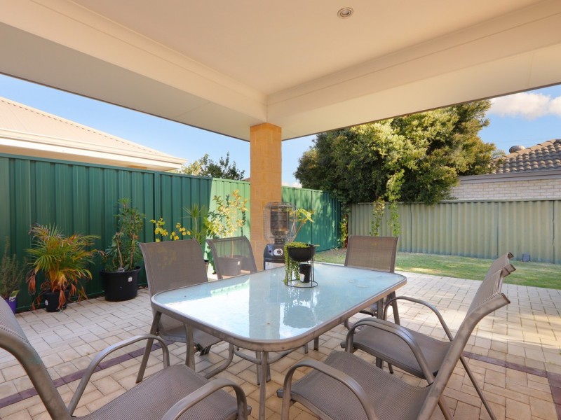 11 Walton Street, Queens Park WA 6107