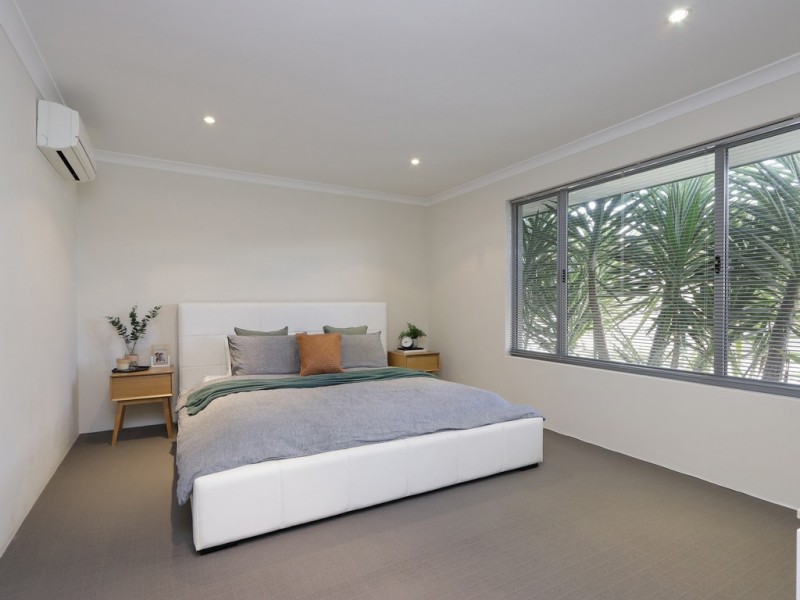 11 Walton Street, Queens Park WA 6107