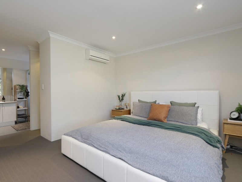 11 Walton Street, Queens Park WA 6107