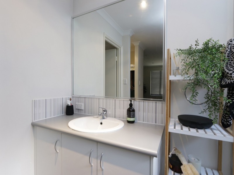 11 Walton Street, Queens Park WA 6107