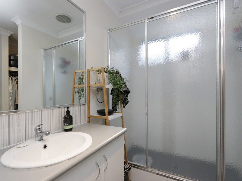 11 Walton Street, Queens Park WA 6107