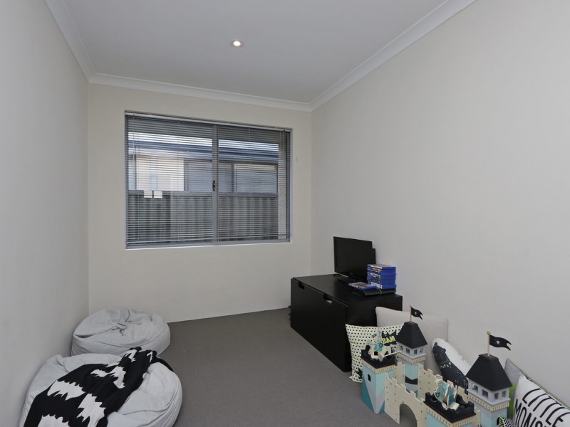 11 Walton Street, Queens Park WA 6107