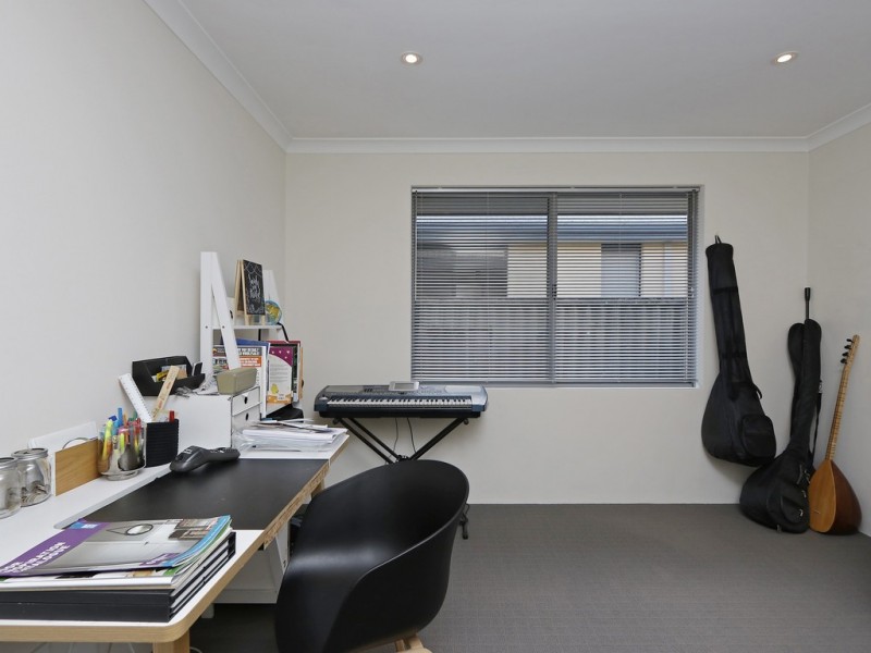 11 Walton Street, Queens Park WA 6107