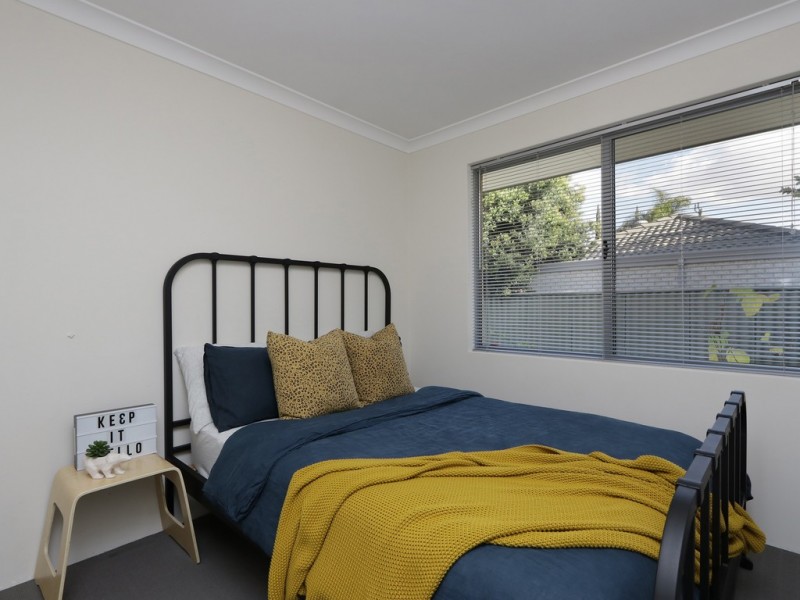 11 Walton Street, Queens Park WA 6107