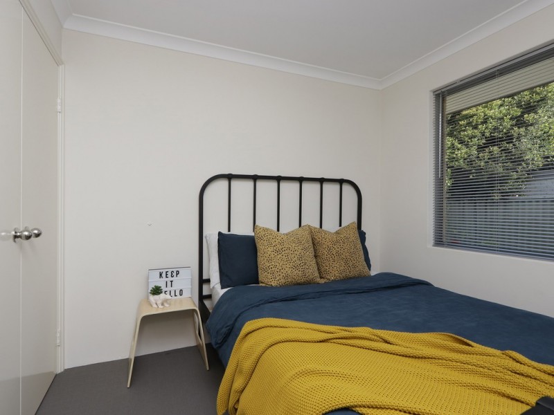 11 Walton Street, Queens Park WA 6107