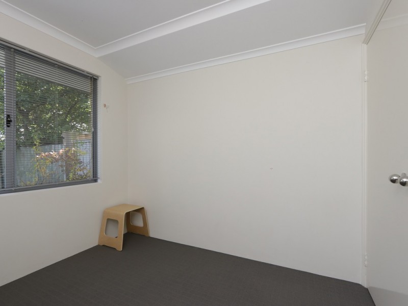 11 Walton Street, Queens Park WA 6107