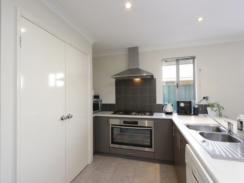 11 Walton Street, Queens Park WA 6107