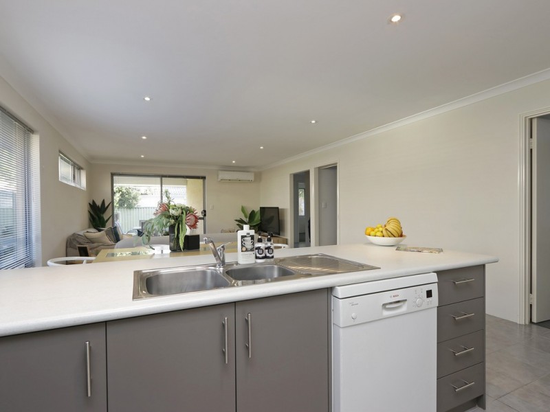 11 Walton Street, Queens Park WA 6107