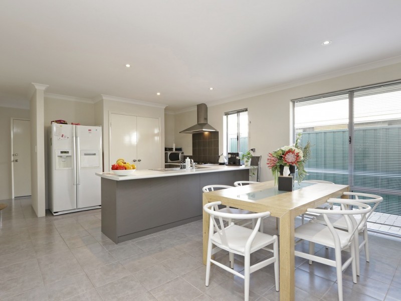 11 Walton Street, Queens Park WA 6107