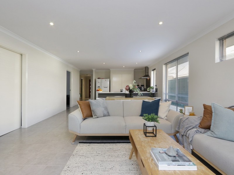 11 Walton Street, Queens Park WA 6107