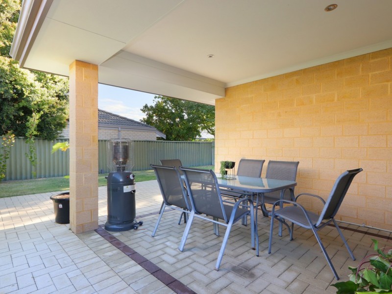 11 Walton Street, Queens Park WA 6107