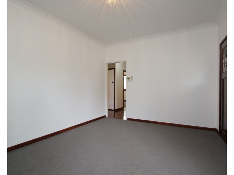 10 Abbott Way, Wilson WA 6107