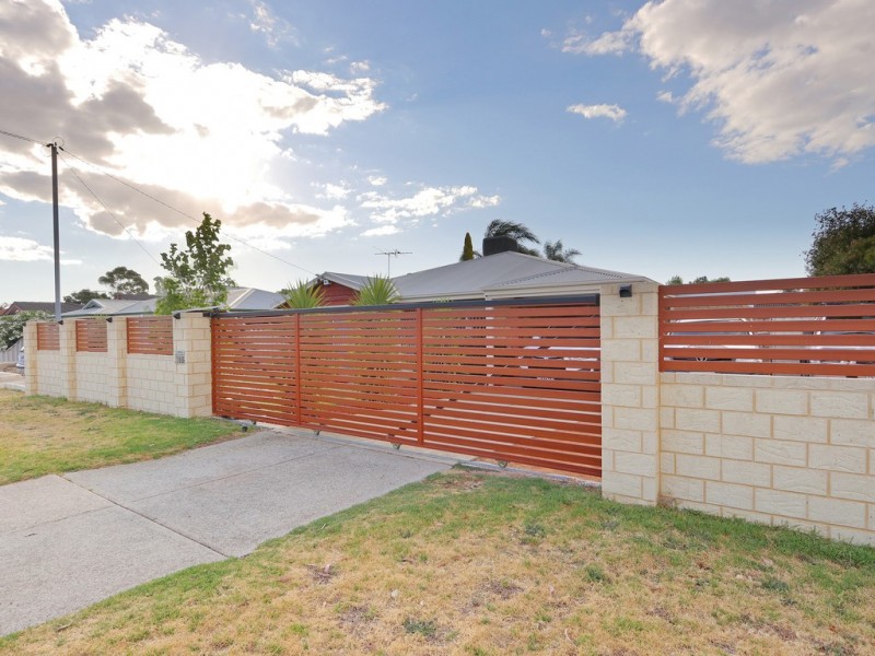 166 Seville Drive, Seville Grove WA 6112