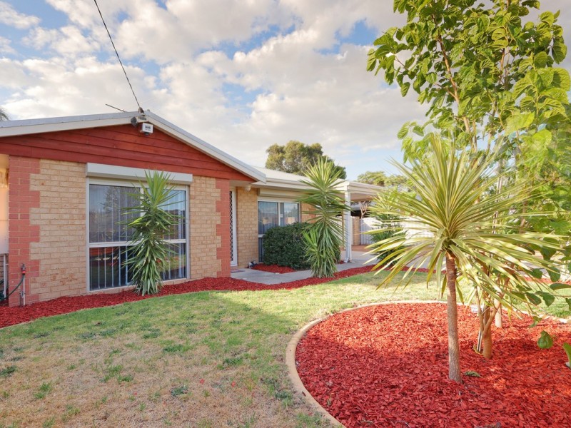 166 Seville Drive, Seville Grove WA 6112