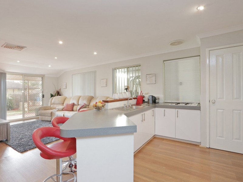 166 Seville Drive, Seville Grove WA 6112