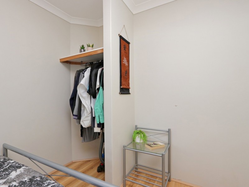 166 Seville Drive, Seville Grove WA 6112