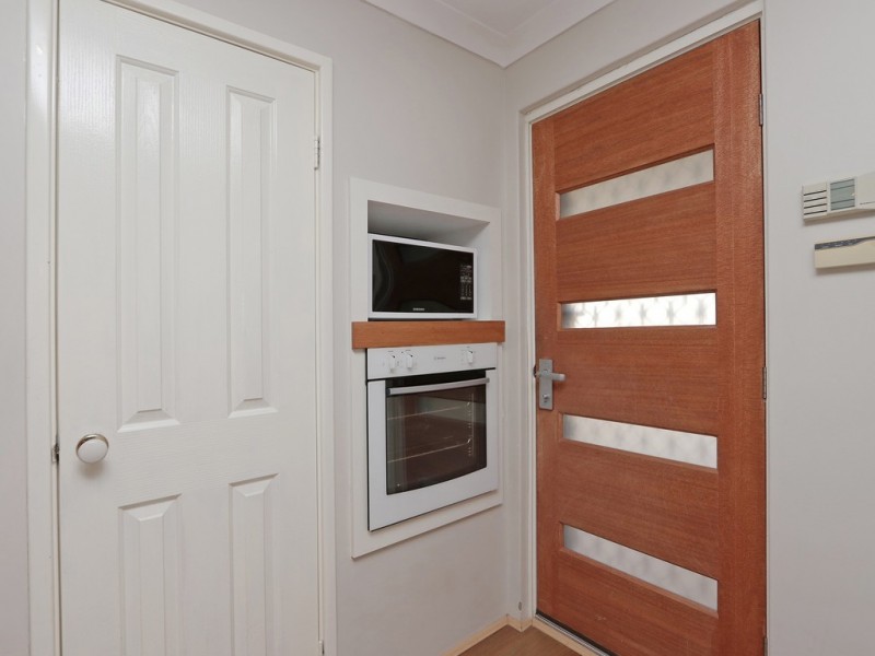 166 Seville Drive, Seville Grove WA 6112