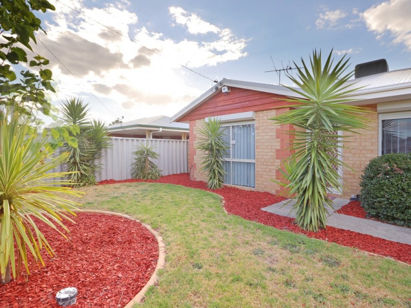 166 Seville Drive, Seville Grove WA 6112