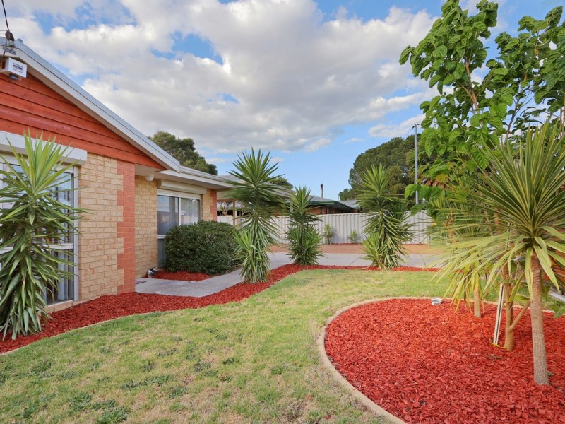 166 Seville Drive, Seville Grove WA 6112