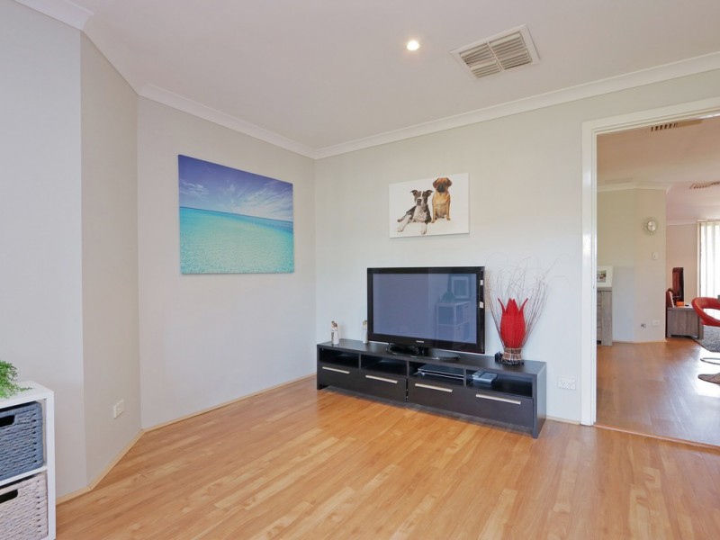 166 Seville Drive, Seville Grove WA 6112