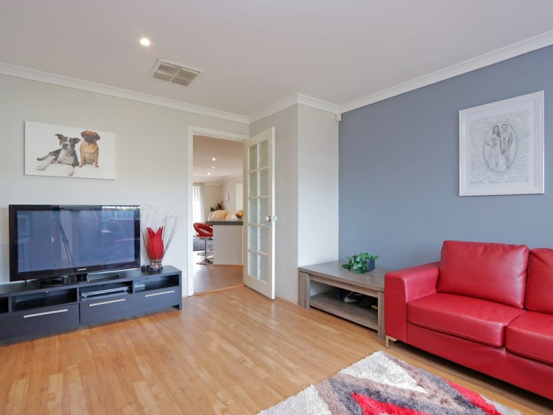 166 Seville Drive, Seville Grove WA 6112