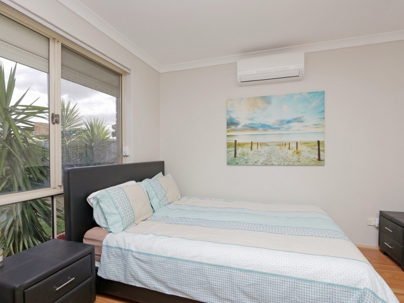 166 Seville Drive, Seville Grove WA 6112