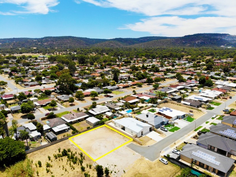 23 Hazelwood Road, Maddington WA 6109