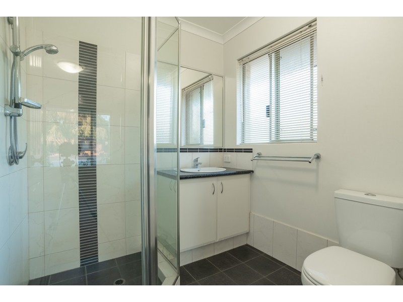 1/122 Thomas Street, Queens Park WA 6107