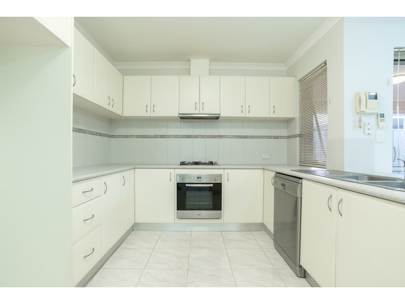 1/122 Thomas Street, Queens Park WA 6107