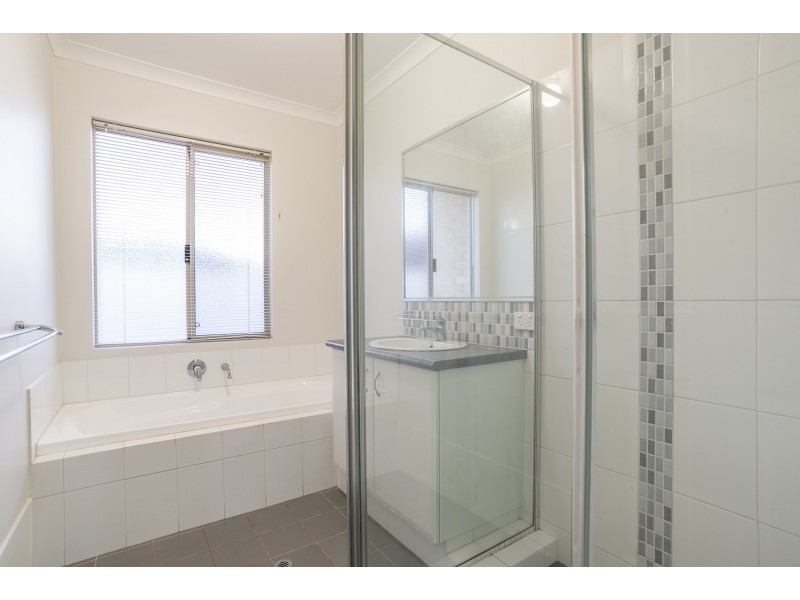 1/122 Thomas Street, Queens Park WA 6107