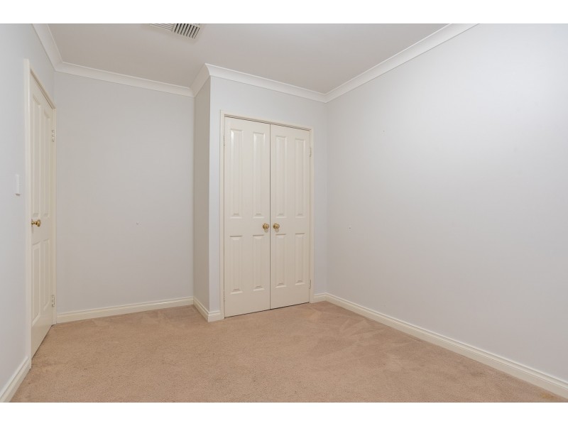 1/122 Thomas Street, Queens Park WA 6107