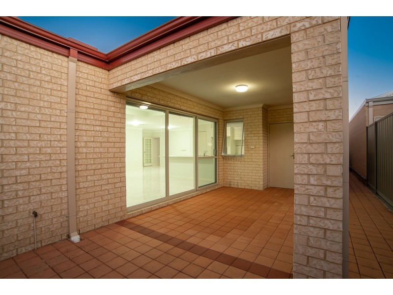 1/122 Thomas Street, Queens Park WA 6107