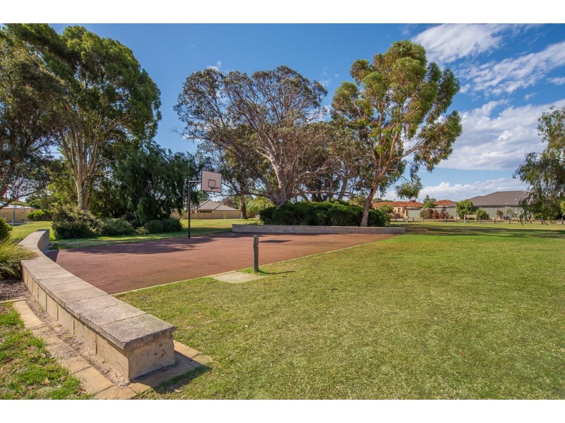 1/122 Thomas Street, Queens Park WA 6107