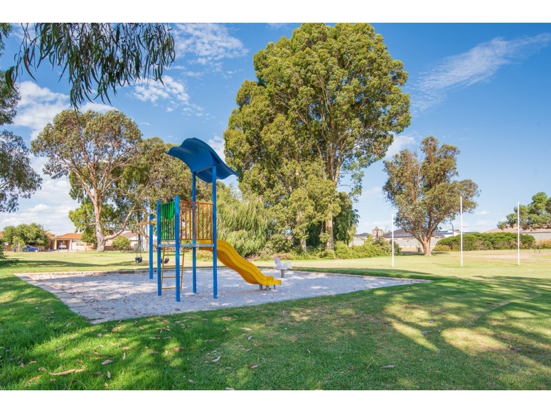 1/122 Thomas Street, Queens Park WA 6107